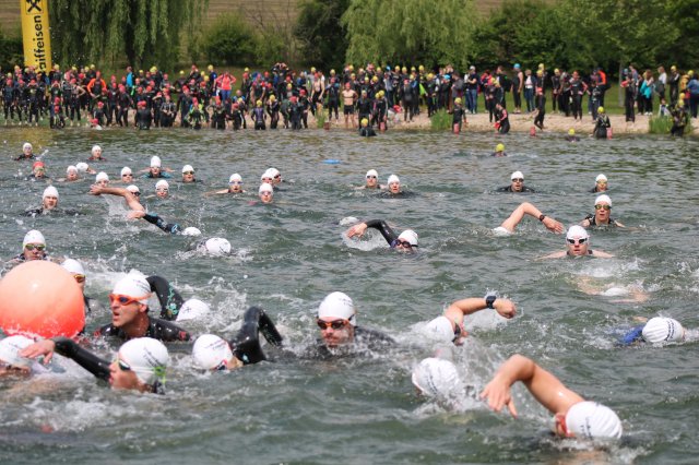 Das Schwimmen